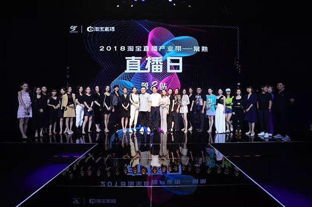 江苏常熟电商直播助力服装产业,服装直播产业带