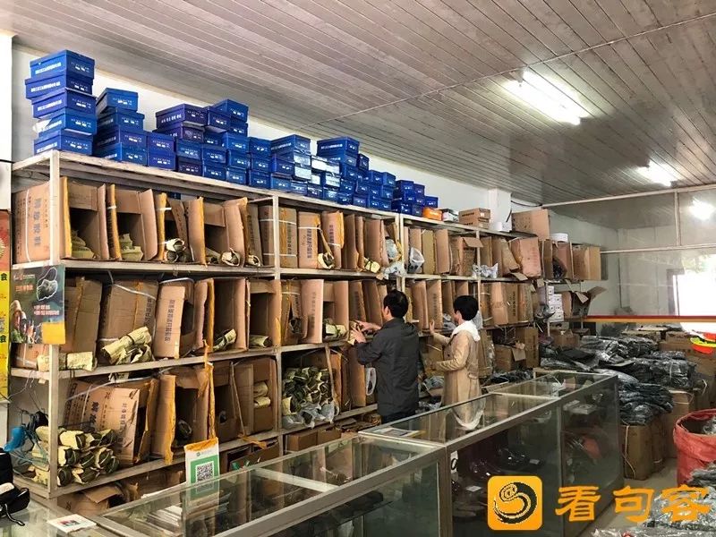 我们的40年│更新换代才不被时代所淘汰——劳保用品店店主徐飞的“生意经”