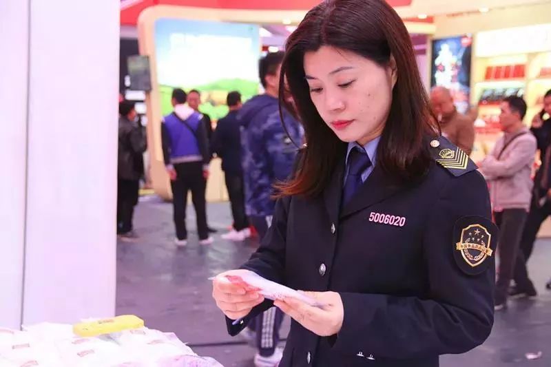 学习贯彻食品安全法律法规,食药监局学习宣传十九大精神