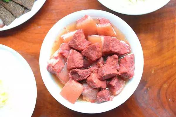 大理八大碗鱼做法,大理剑川八大碗店