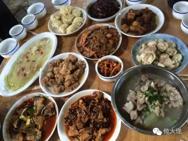 大理八大碗鱼做法,大理好吃的八大碗