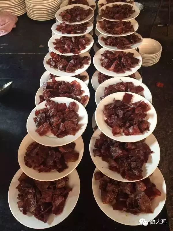 大理八大碗鱼做法,大理剑川八大碗店