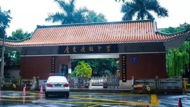 住在西村的人，根本不用煮饭……