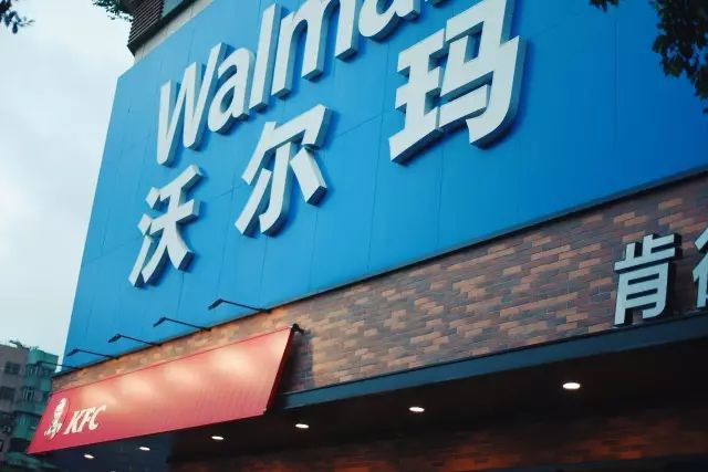 住在西村的人，根本不用煮饭……