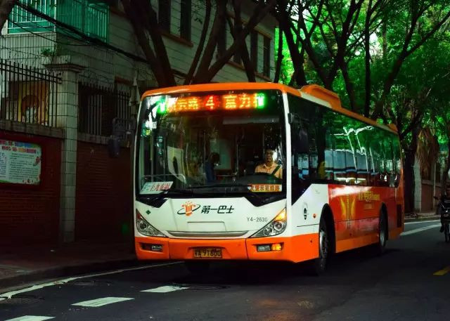 住在西村的人，根本不用煮饭……