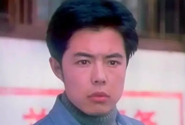 “皇阿玛”张铁林豪宅曝光，一屋子的收藏品究竟价值几何？