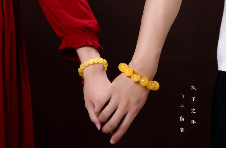 女人戴蜜蜡的禁忌,为什么戴蜜蜡的女人不能碰