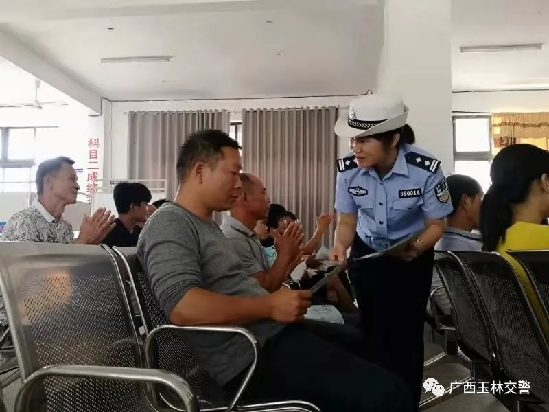 泰安交警开展文明交通进驾校直播,驾校开展文明交通宣教活动