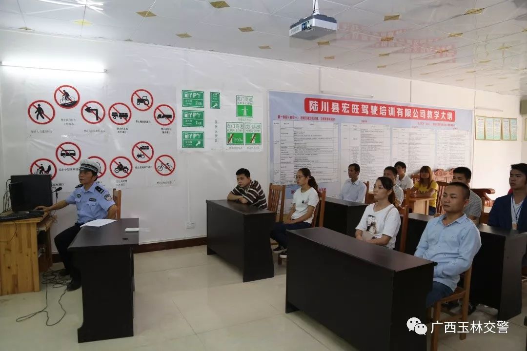 泰安交警开展文明交通进驾校直播,驾校开展文明交通宣教活动