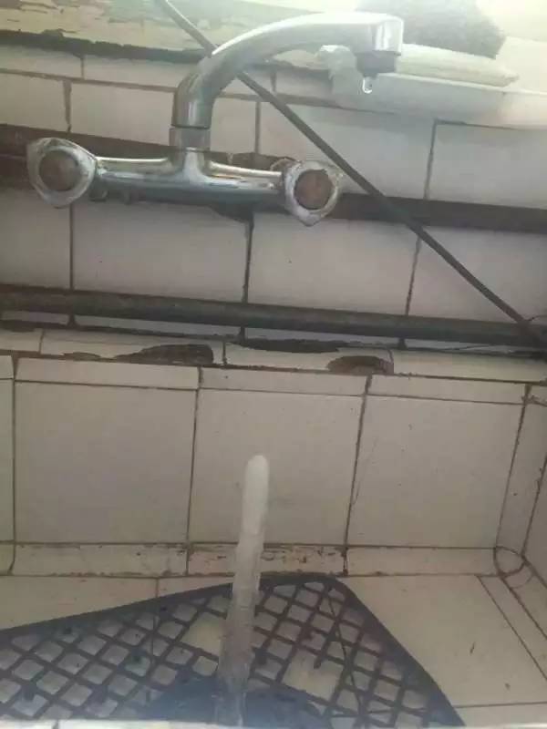 冬天家里水管被冻住怎么办,家里水管被冻需要打开水龙头吗