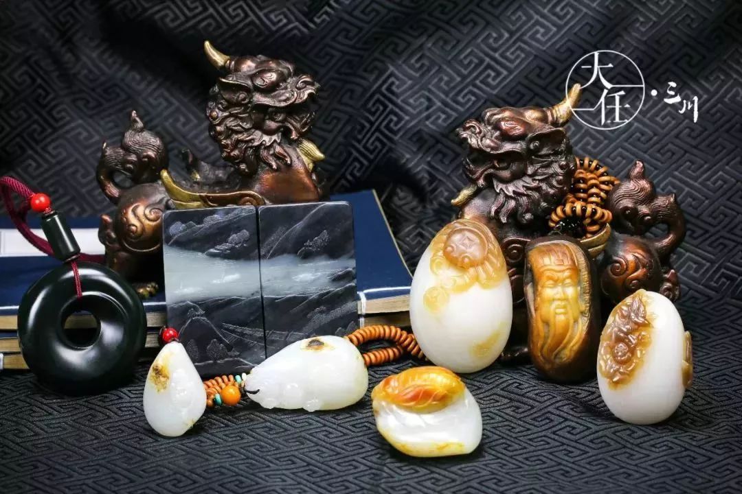 和田玉新中式珠宝美学,和田玉青花山水意境牌