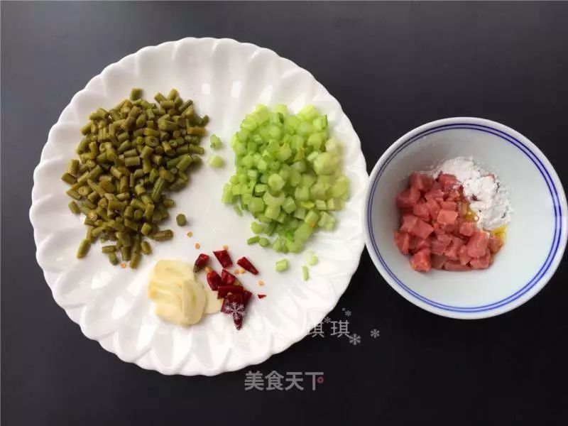 泡豇豆炒牛肉怎么做才好吃视频,泡豇豆炒牛肉粒
