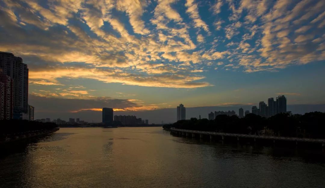 在广州打工90后女孩日常,90后女人在广州做什么