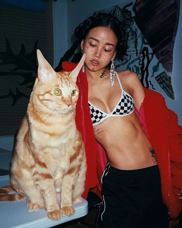 潮流女孩子,潮流的女人特点是什么