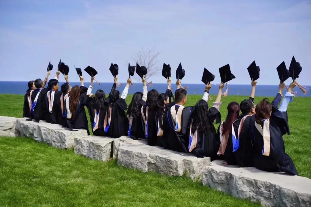 上辅导班学穿衣化妆，90后备考MBA为升职加码