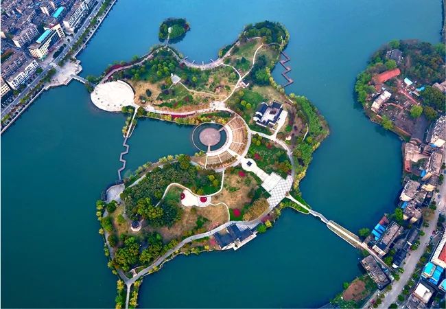 栉风沐雨破浪前行,栉风沐雨砥砺奋进