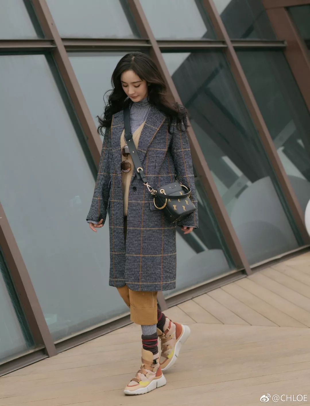 鞋带绕脚脖,鞋带勒脚脖会水肿吗