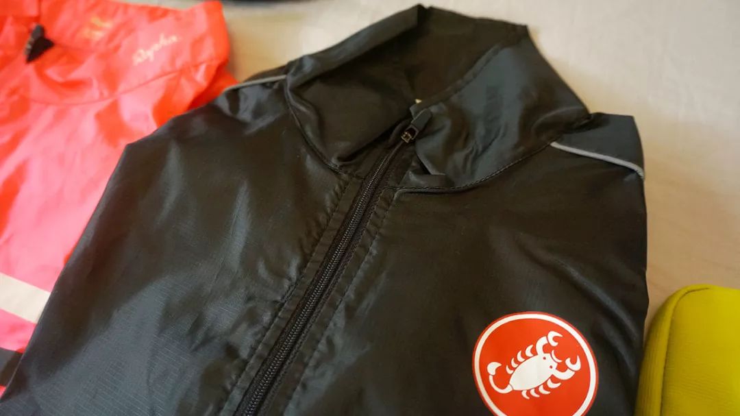 除了不可描述,夫妻出门比赛都带些啥?