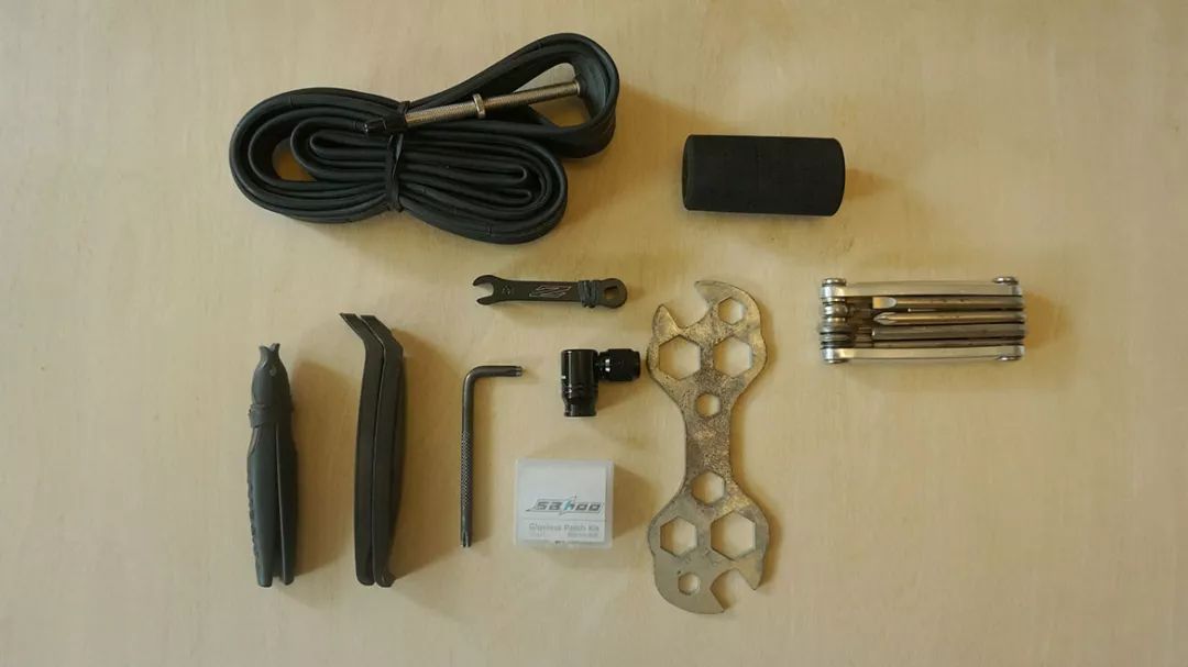 除了不可描述,夫妻出门比赛都带些啥?