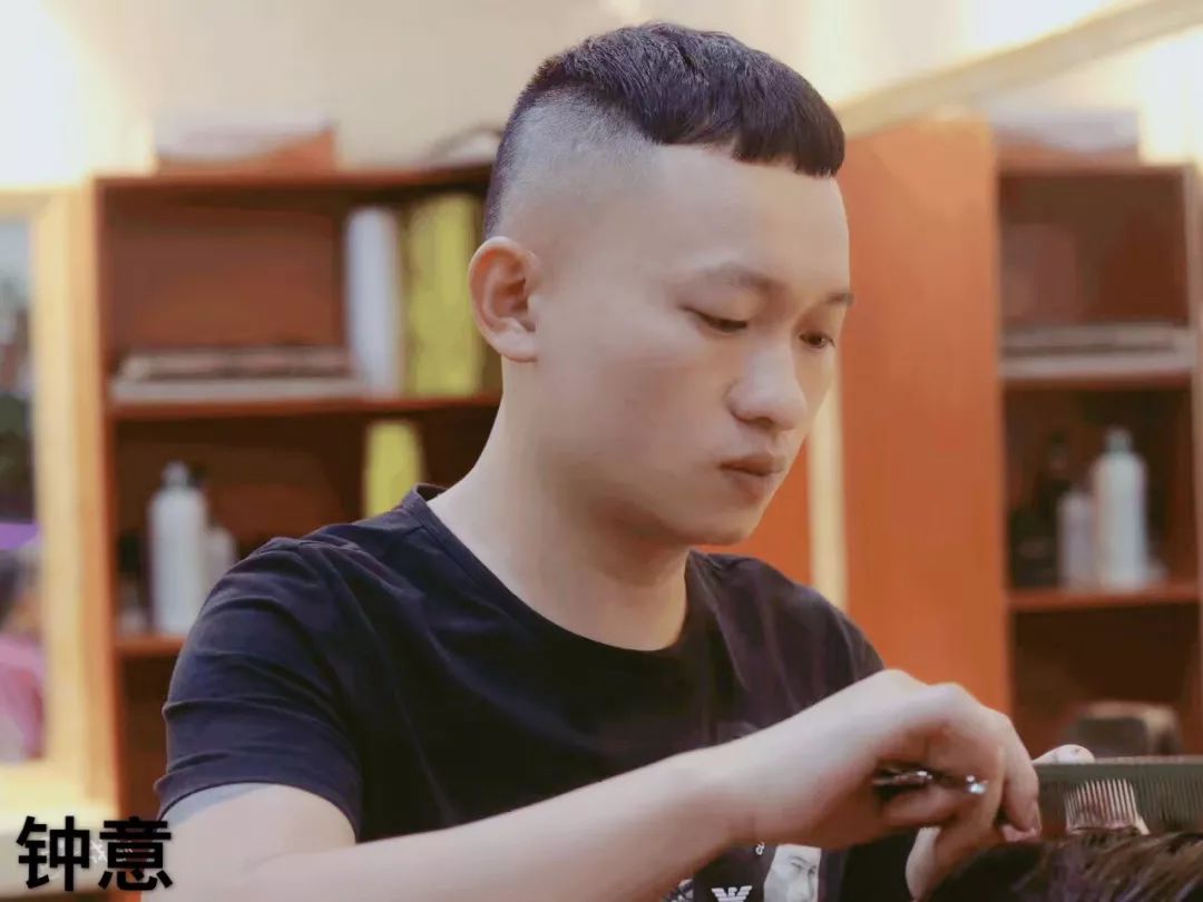 不办卡不推销，成都这家网红美发店为啥子这么火？