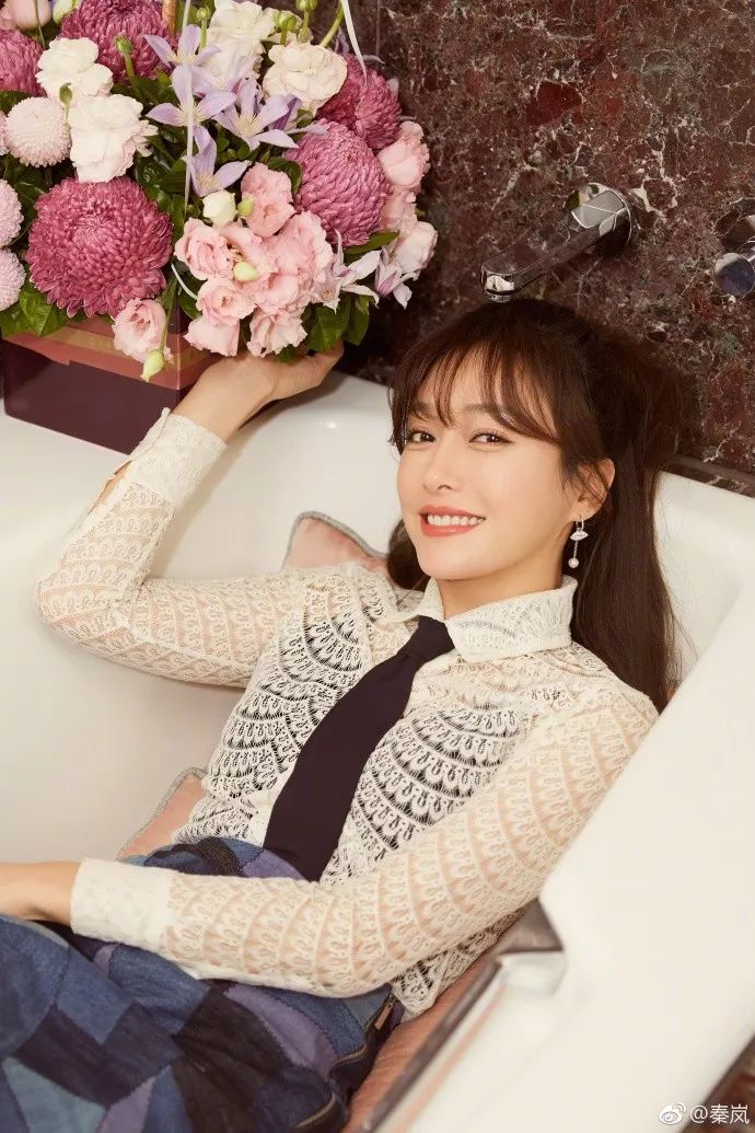 白月光女神秦岚穿搭,秦岚白月光茉莉花