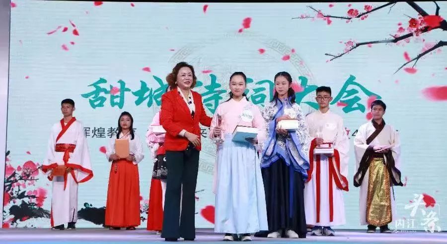 厉害了我的同学！内江二中周桢桢勇夺甜城诗词大会冠军！