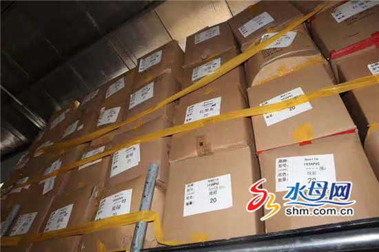 小作坊仿制名牌包,街头假包包