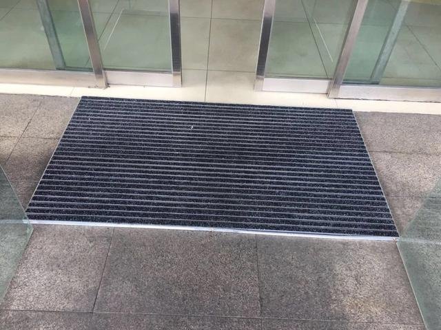 最适合家里用的地垫好打理的,越来越多人开始在家里放这种地垫