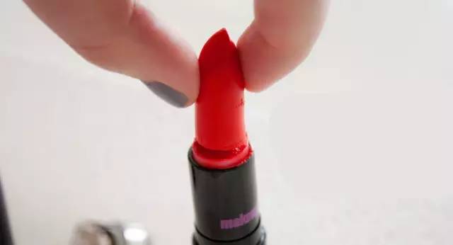 口红断了怎么办一招教你恢复完整,圣罗兰小金条口红断了怎么修复
