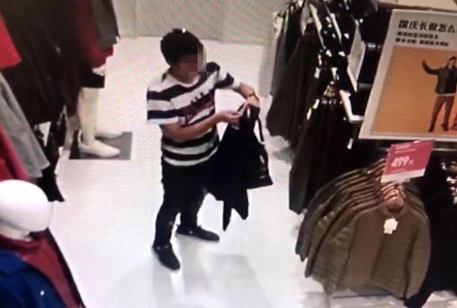 网红女主播直播间卖假货当场被抓,广东网红夫妻直播假货被抓