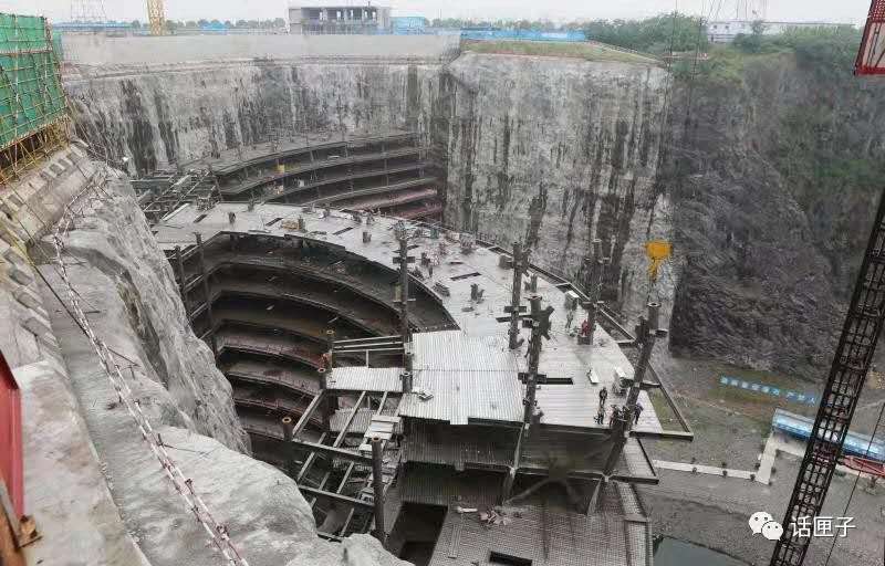 深坑酒店今天开业！历时十多年，上海在百米深坑里建造全球海拔最低酒店，曲折、艰辛远远超出你想象……