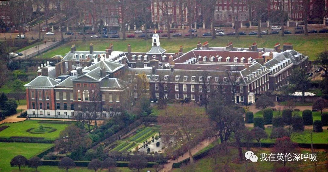 「皇室追踪」女王办公的白金汉宫，周末度假的温莎城堡，威廉凯特，哈利梅根居住的肯辛顿宫，不只可以在门口照个像，其实也可以进去转转