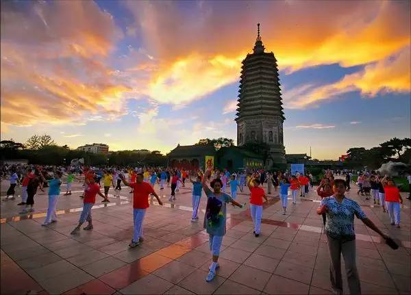 你是正宗的锦州人吗？这几道题都答不上来，就拜出去吹了哈～