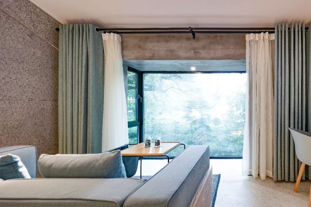 自称“射鸡师”！这个“不太正经”的设计师把酒店开了半个中国，今年终于到杭州了！