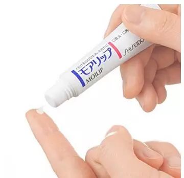 嘴唇起皮用什么口红唇釉好,嘴巴容易起皮适合涂什么哑光口红