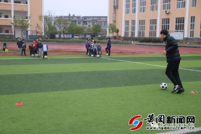 湖北青少年足球联赛黄冈,足球下基层