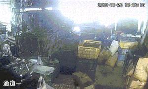 惊！天花板上掉下几滴水！下面2人重伤，咋回事？