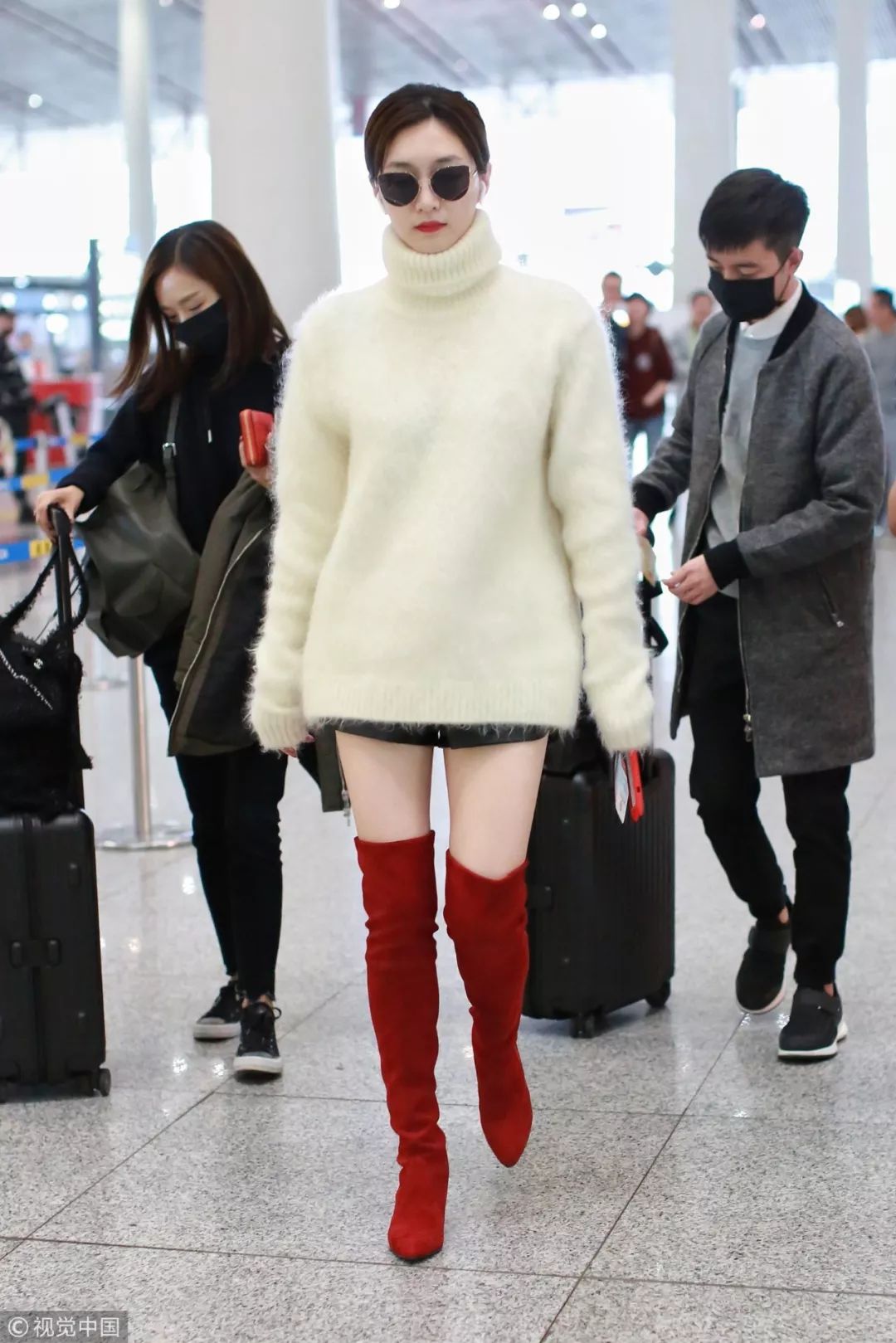 针织裙有静电粘腿妙招,哪种半身裙显腿长