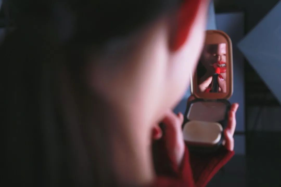 她们用自己的身体，建起了一幢幢泣血的“姐妹楼”