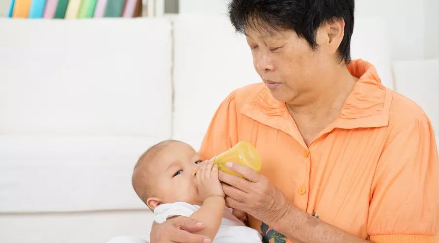 一岁后夜奶频繁怎么戒,一岁宝宝夜奶一次戒掉的正确方法