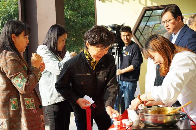 网红膏方火了！昨保德路上三级医院膏方可试吃，大咖问诊，网上约专家