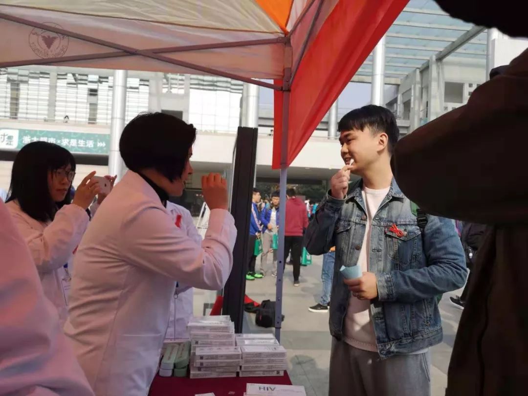 主动检测、知艾防艾、共享健康——大学生公益毅行暨2018世界艾滋病日系列活动正式启动