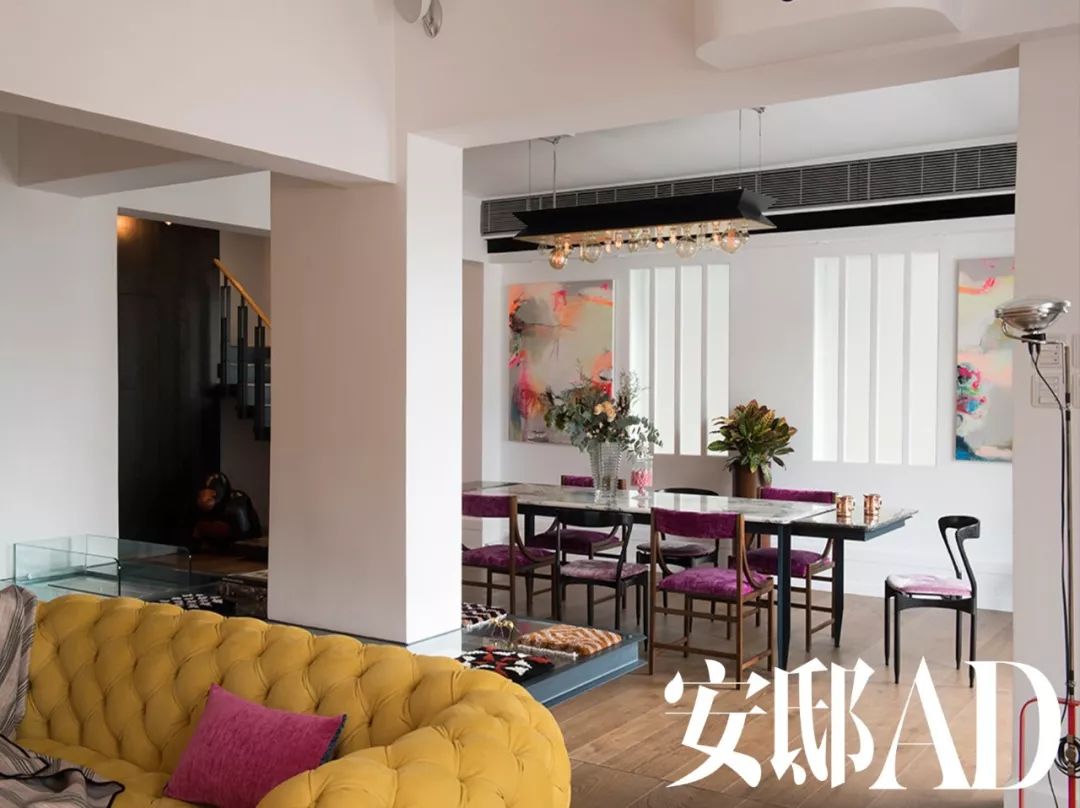 当单身公寓里有了女主人，一切都变得不一样……