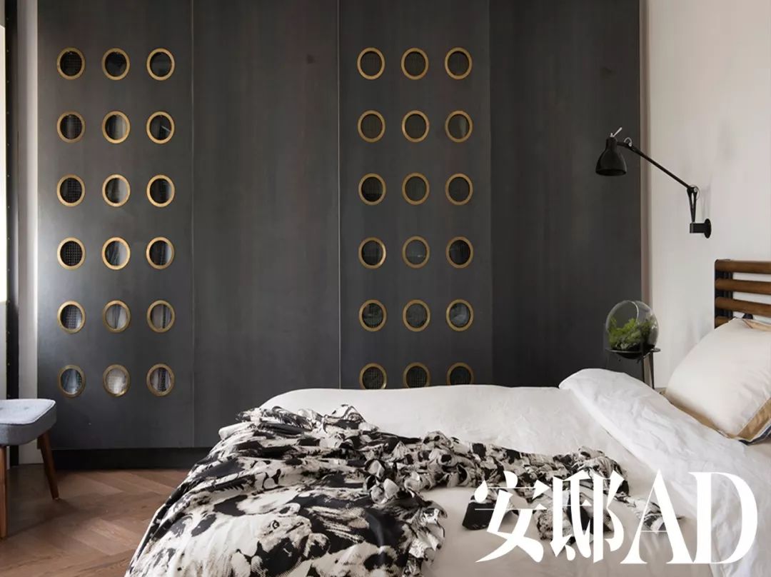 当单身公寓里有了女主人，一切都变得不一样……