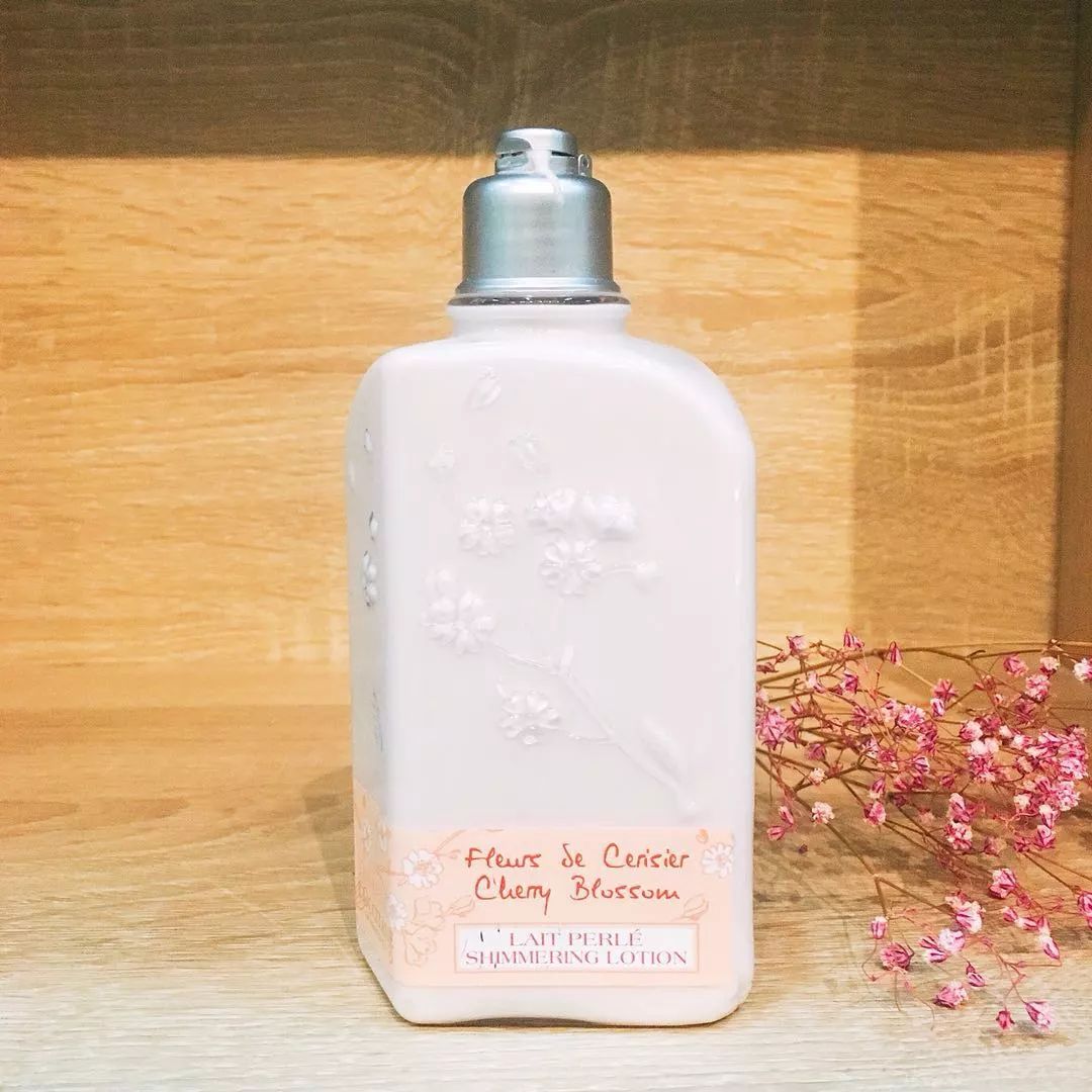 秋冬身体乳推荐保湿不起皮视频,秋冬身体脱皮用哪款身体乳