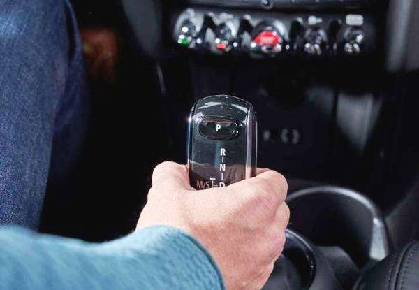 自动挡的d挡位可以直接挂入s挡吗,大众polo自动挡d挡和s挡怎么挂挡