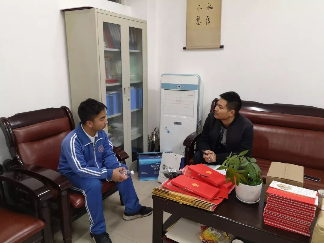 一块屏幕改变命运原文,一块改变命运的屏幕