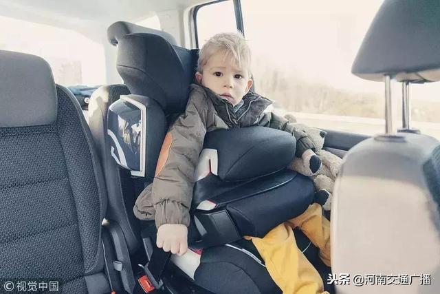 天冷了别让宝宝受凉了,孩子穿羽绒服注意事项