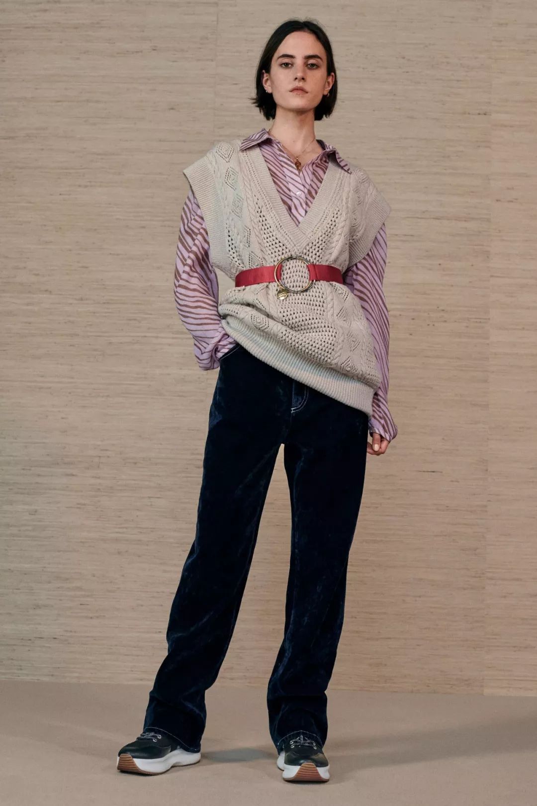 v领毛衣显脖子长吗,v领毛衣和圆领毛衣哪个显脸小