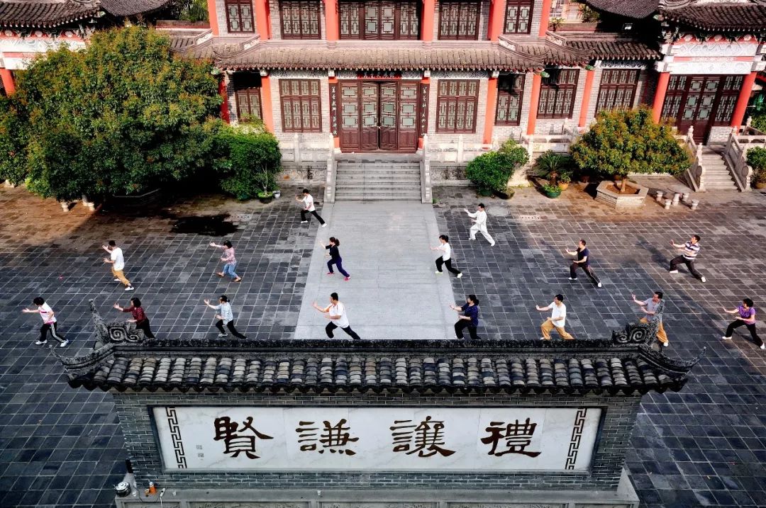 这就是新桥,这里是新桥小学